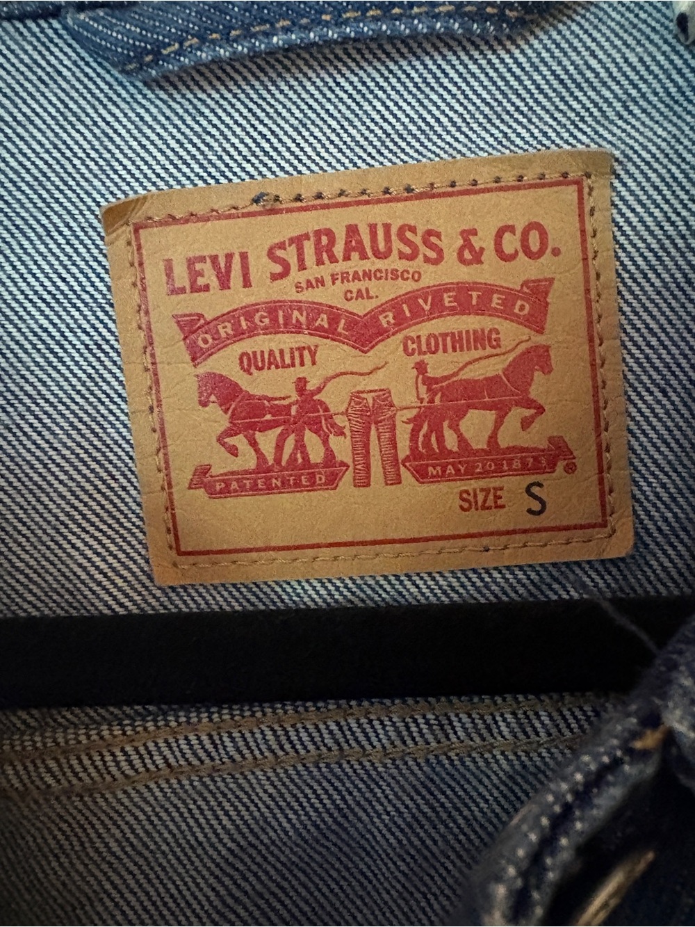 Levi's Classic Blue Denim trucker Jacket size S - Picture 2 of 4
